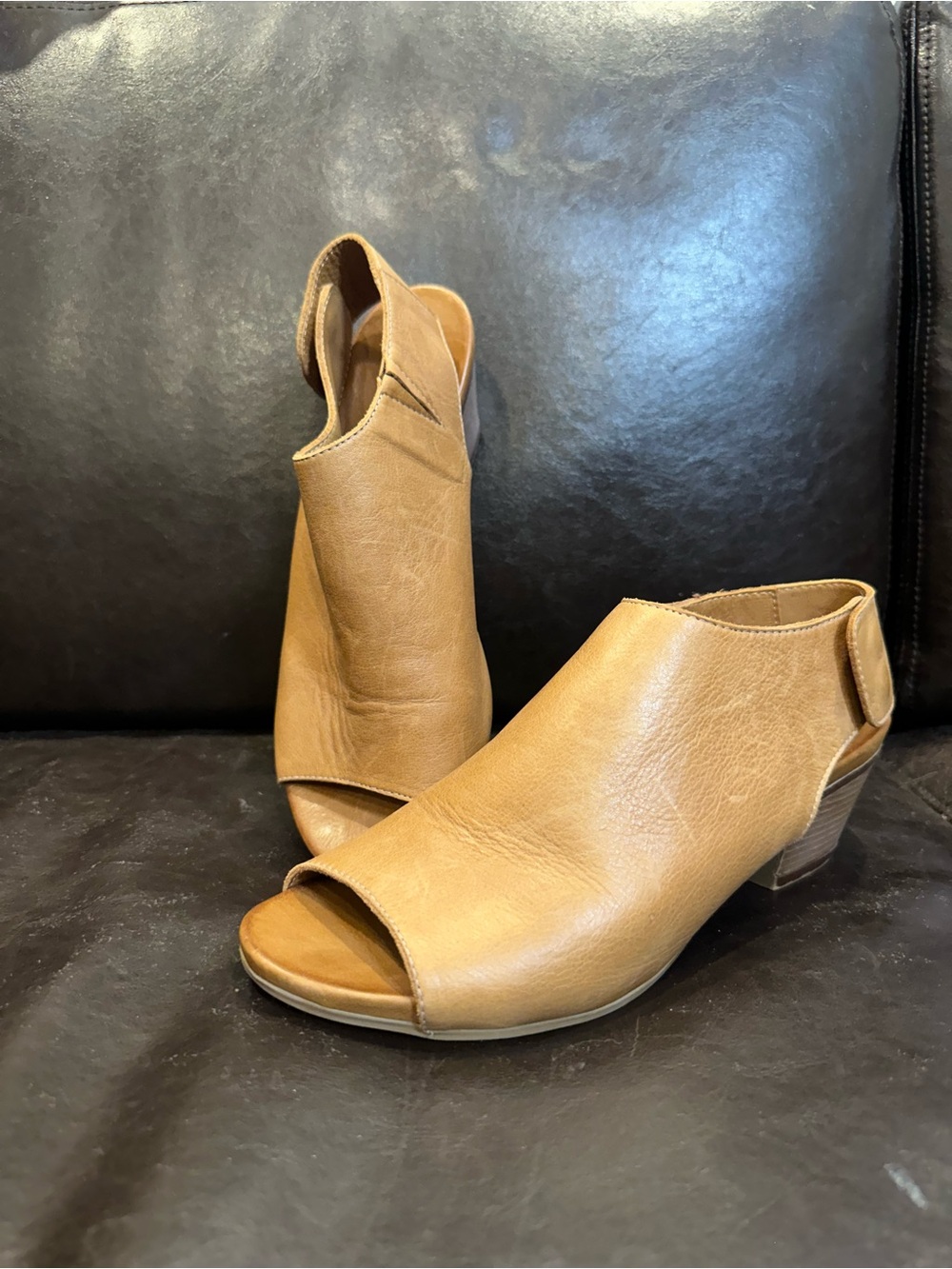 Bueno Tan Leather Open-Toe Mule